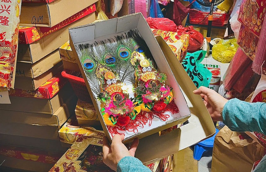 TP. HCM: Không khí rộn ràng, vàng mã đắt hàng dịp Tết ông Công, ông Táo TP. HCM: Không khí rộn ràng, vàng mã đắt hàng dịp Tết ông Công, ông Táo