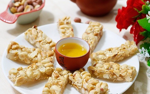 Kẹo lạc Phố Hiến – hương vị quê nhà trên bàn trà ngày tết Kẹo lạc Phố Hiến – hương vị quê nhà trên bàn trà ngày tết