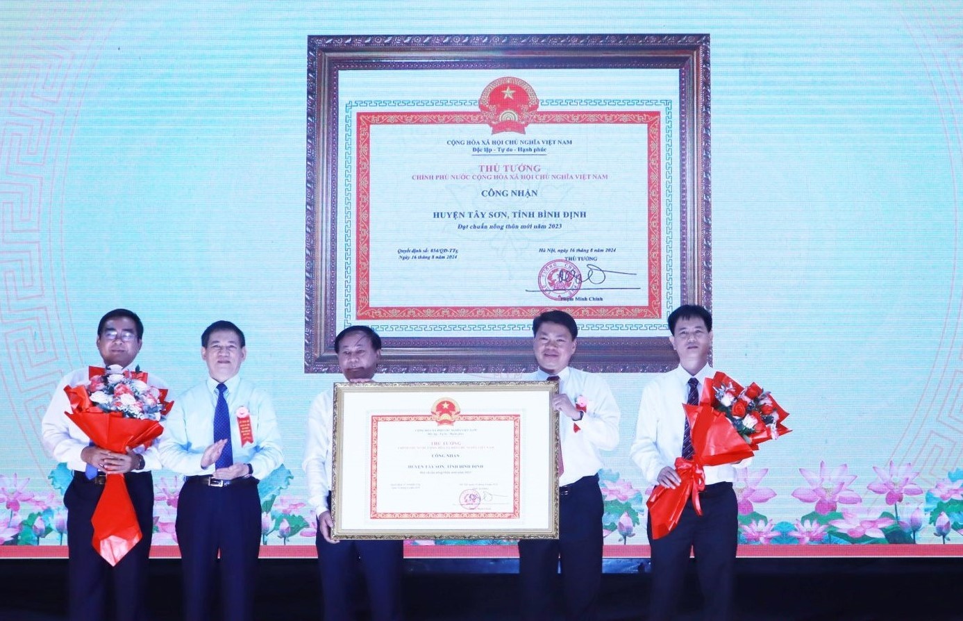 Bình Định phấn đấu hoàn thành các mục tiêu xây dựng nông thôn mới năm 2025 Bình Định phấn đấu hoàn thành các mục tiêu xây dựng nông thôn mới năm 2025