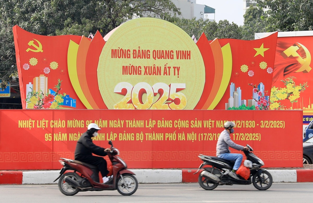 Rực rỡ cờ hoa chào mừng 95 năm Ngày thành lập Đảng Rực rỡ cờ hoa chào mừng 95 năm Ngày thành lập Đảng