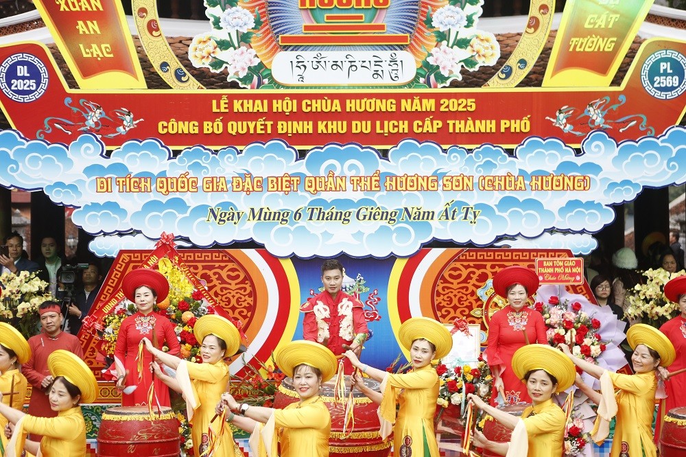 Khai mạc Lễ hội chùa Hương năm 2025: Điểm đến du lịch, văn hóa, truyền thống Việt Khai mạc Lễ hội chùa Hương năm 2025: Điểm đến du lịch, văn hóa, truyền thống Việt