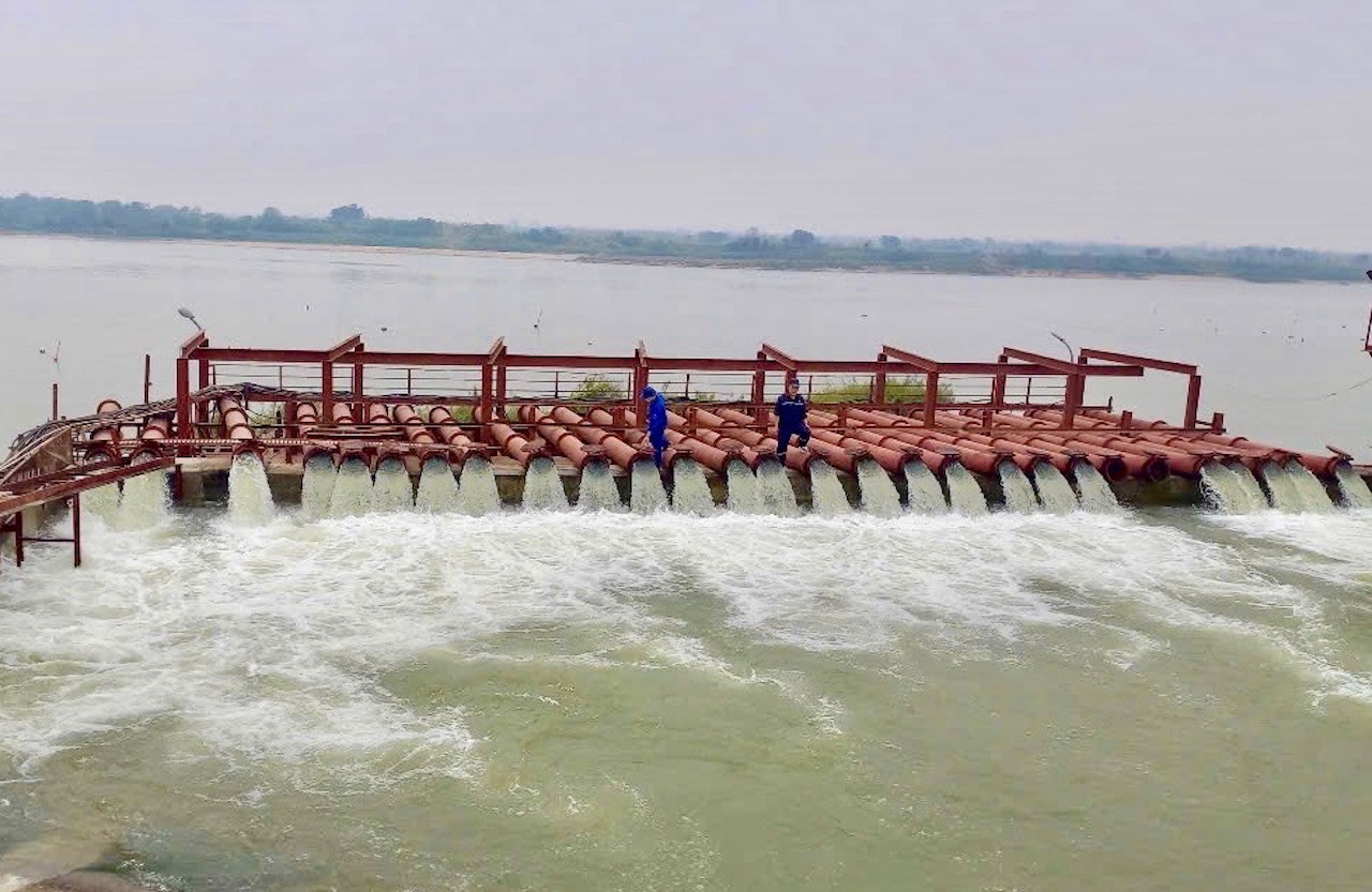 Vận h&amp;agrave;nh trạm bơm d&amp;atilde; chiến B&amp;aacute; Giang (huyện Ho&amp;agrave;i Đức) lấy nước vụ Xu&amp;acirc;n 2025.