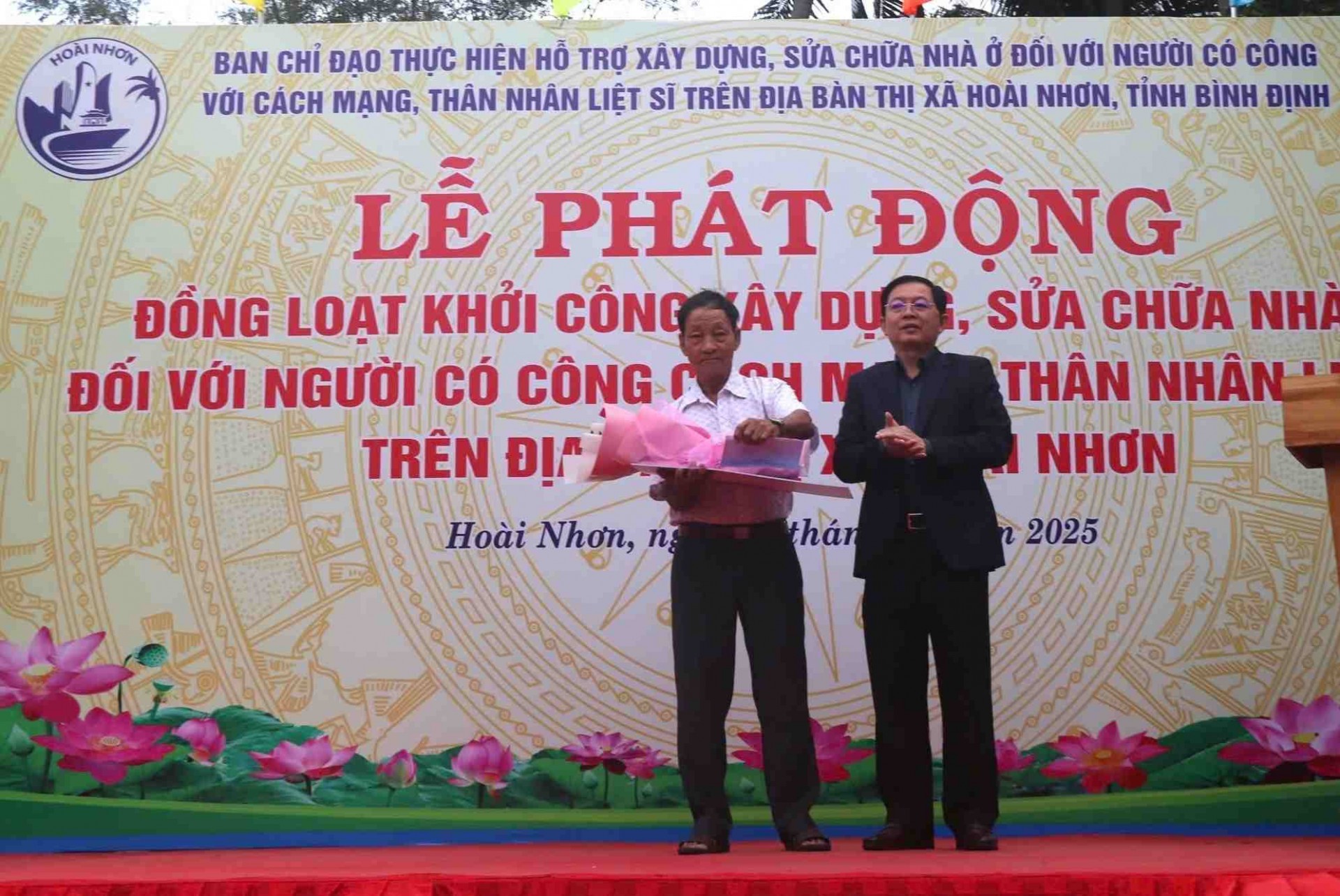 Bình Định triển khai đồng loạt Lễ khởi công xoá nhà tạm, nhà dột nát Bình Định triển khai đồng loạt Lễ khởi công xoá nhà tạm, nhà dột nát