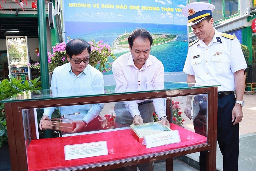 TP. HCM: Khánh thành biểu tượng Cột mốc chủ quyền đảo Trường Sa tại TP. Thủ Đức TP. HCM: Khánh thành biểu tượng Cột mốc chủ quyền đảo Trường Sa tại TP. Thủ Đức