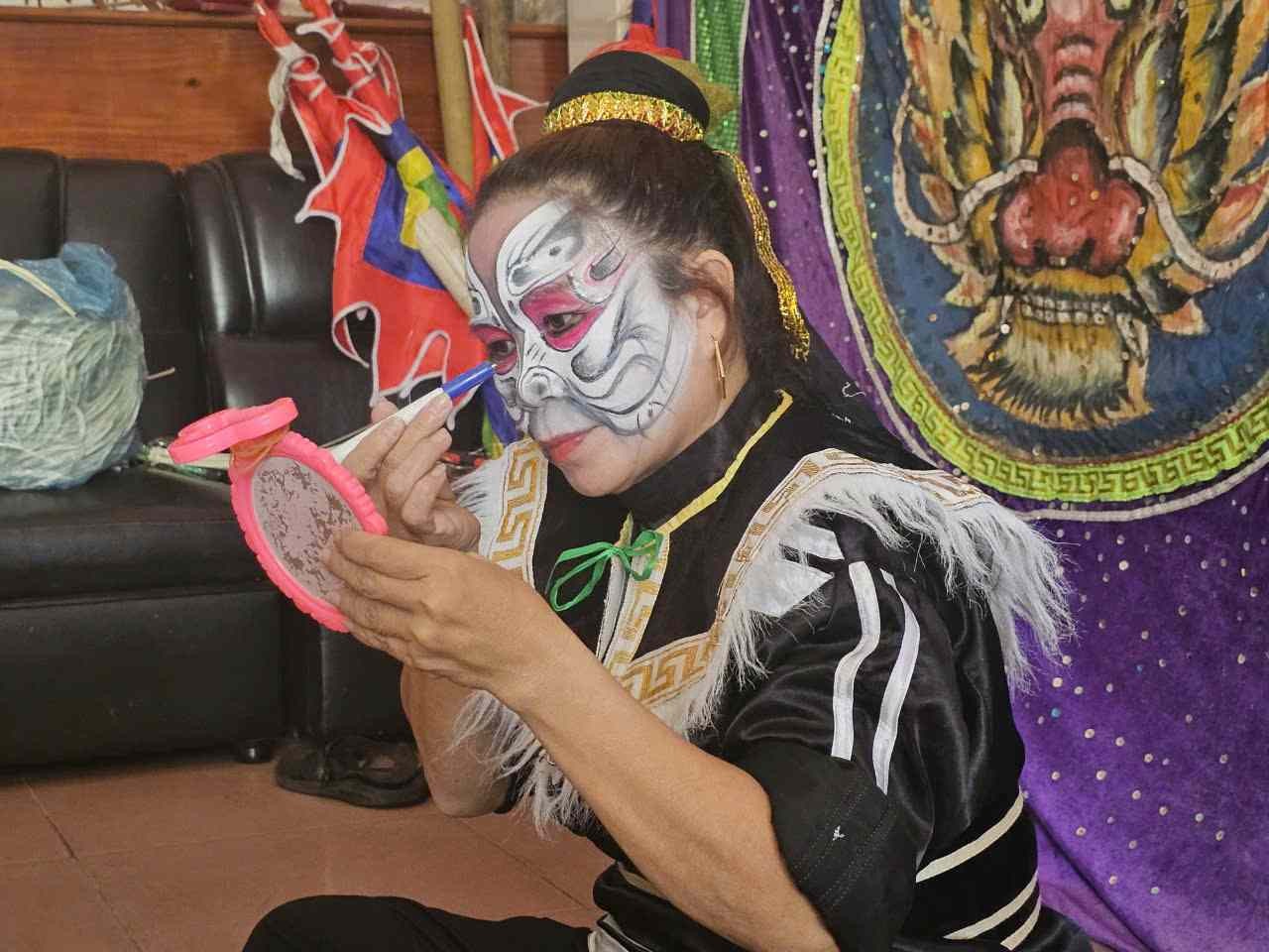 Bình Định: Nghệ nhân Ưu tú Kim Chung trọn đời dành cho nghệ thuật hát bội Bình Định: Nghệ nhân Ưu tú Kim Chung trọn đời dành cho nghệ thuật hát bội