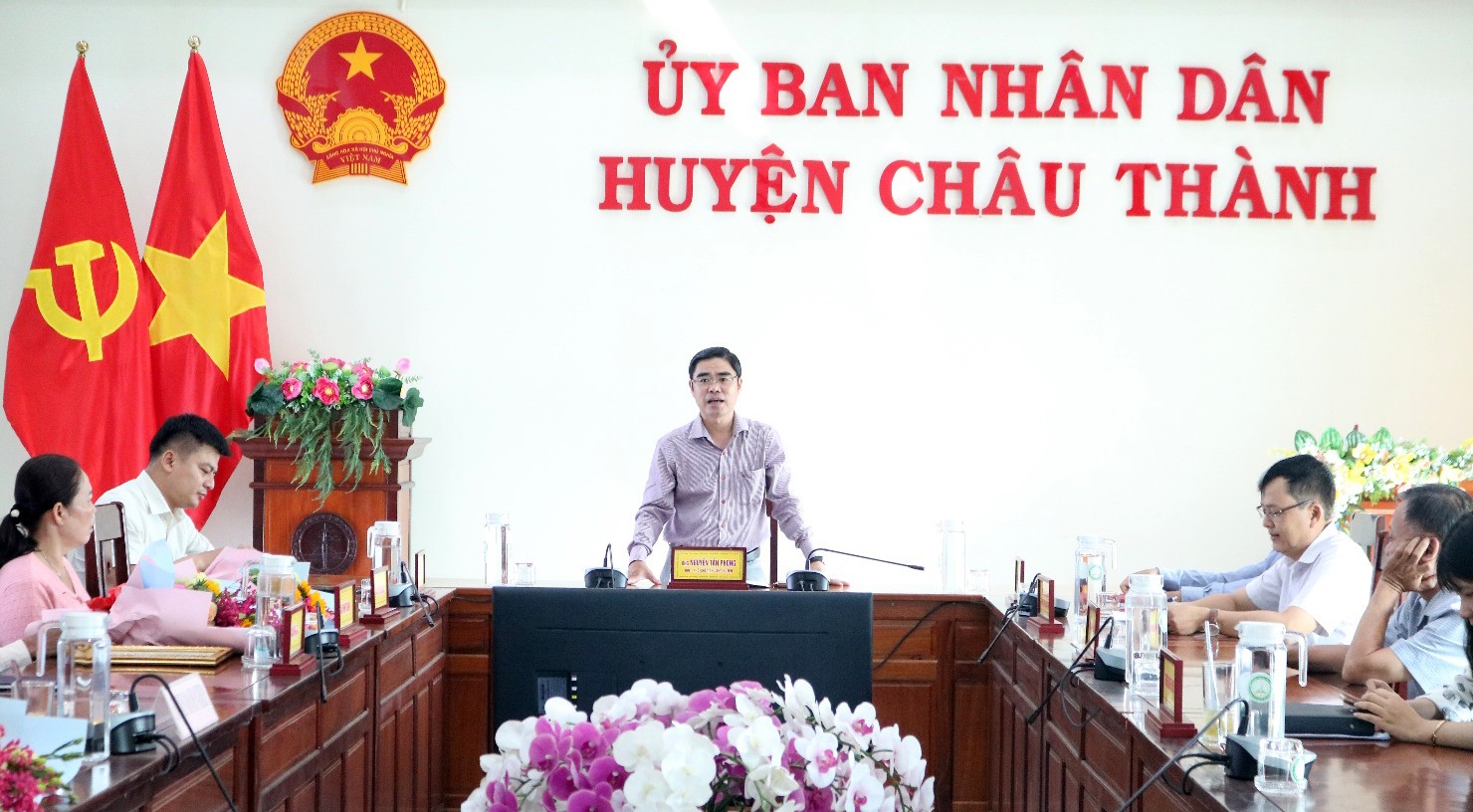 Phó Chủ tịch UBND huyện Châu Thành Nguyễn Tấn Phong phát biểu tại buổi lễ Phó Chủ tịch UBND huyện Châu Thành Nguyễn Tấn Phong phát biểu tại buổi lễ
