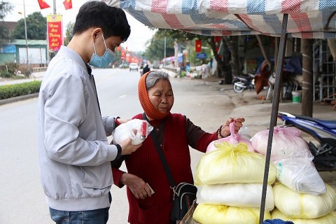 Đầu năm mua muối...
