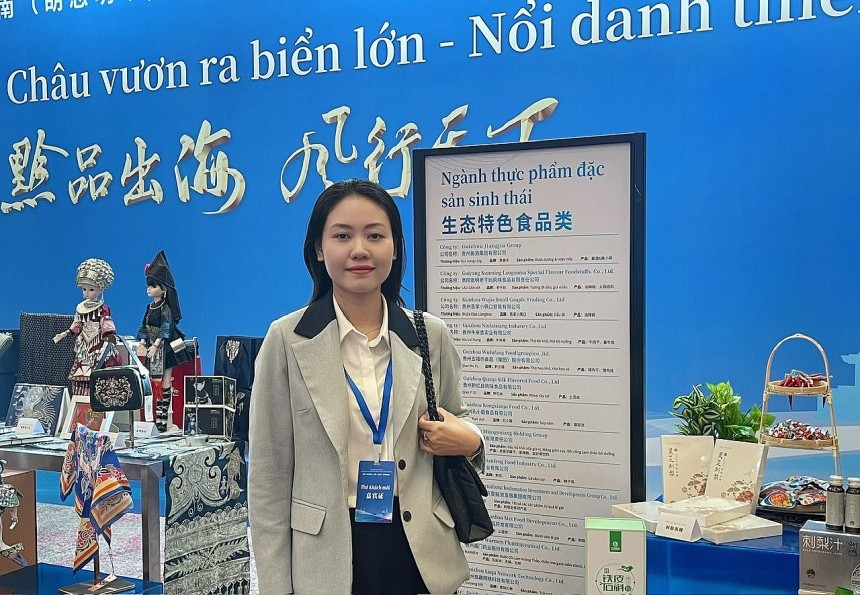 Bà Nguyễn Quỳnh, Giám đốc Công ty Đại Thế Giới - Mega World tại Hội nghị giao thương Việt Nam – Trung Quốc (Quý Dương) tổ chức tại TP. HCM ngày 26/11/2024 Bà Nguyễn Quỳnh, Giám đốc Công ty Đại Thế Giới - Mega World tại Hội nghị giao thương Việt Nam – Trung Quốc (Quý Dương) tổ chức tại TP. HCM ngày 26/11/2024