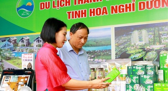 Du khách tham quan tìm hiểu các sản phẩm OCOP của huyện Thanh Thủy tại Hội chợ Thương mại và Sản phẩm OCOP Phú Thọ năm 2024.chợ Thương mại và Sản phẩm OCOP Phú Thọ năm 2024 Du khách tham quan tìm hiểu các sản phẩm OCOP của huyện Thanh Thủy tại Hội chợ Thương mại và Sản phẩm OCOP Phú Thọ năm 2024.chợ Thương mại và Sản phẩm OCOP Phú Thọ năm 2024
