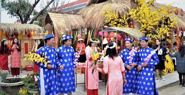 gười cao tuổi du xuân Tết Việt hằng năm để nhớ lại không gian Tết Việt xưa gười cao tuổi du xuân Tết Việt hằng năm để nhớ lại không gian Tết Việt xưa