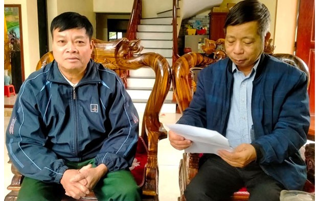 hượng tá CCB Dương Văn Liễu, Bí thư Chi bộ và ông Hà Trọng Đẩu, Trưởng khu 01 Thọ Văn.