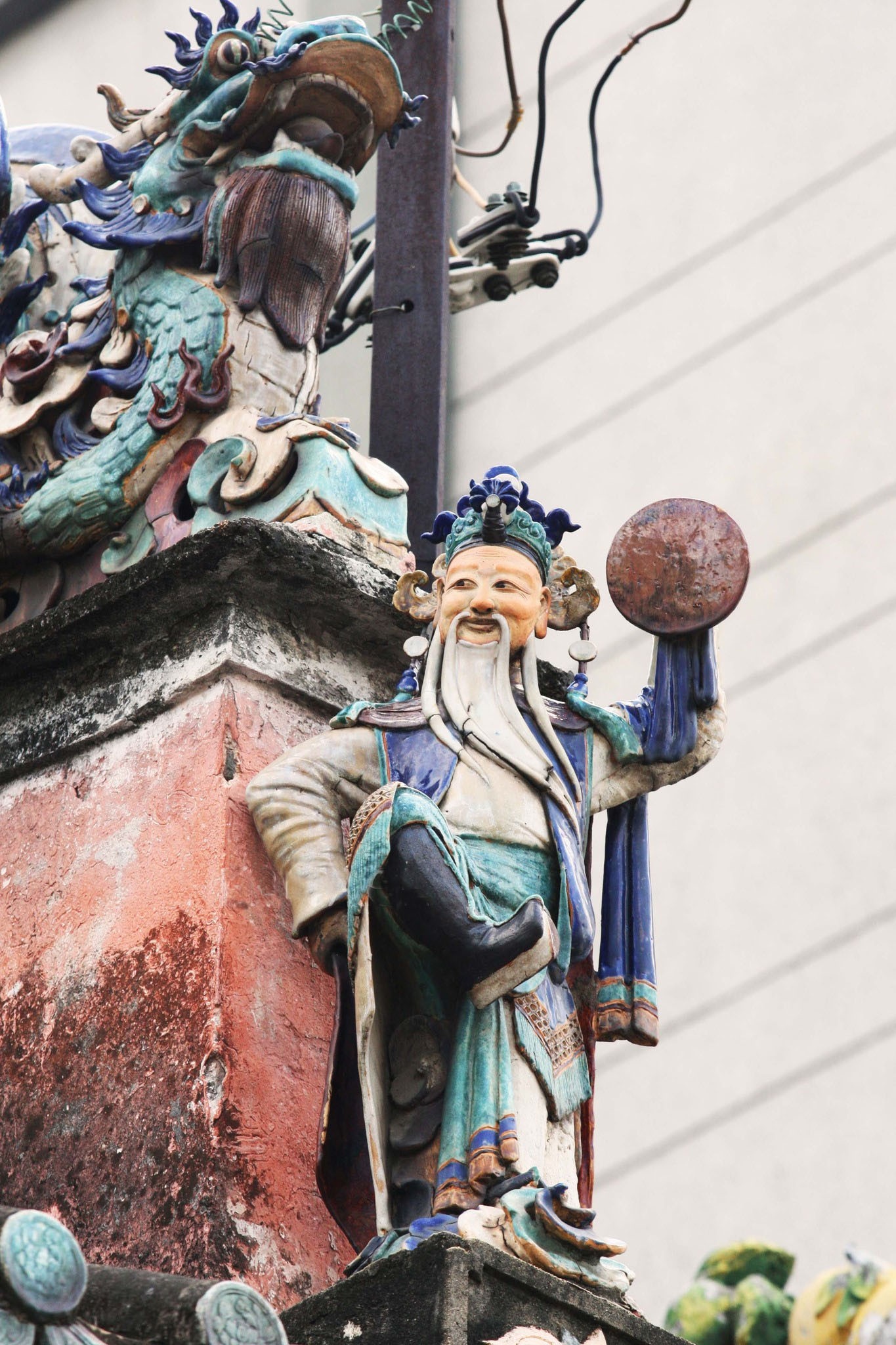 Những nụ cười trên gốm trăm năm Những nụ cười trên gốm trăm năm