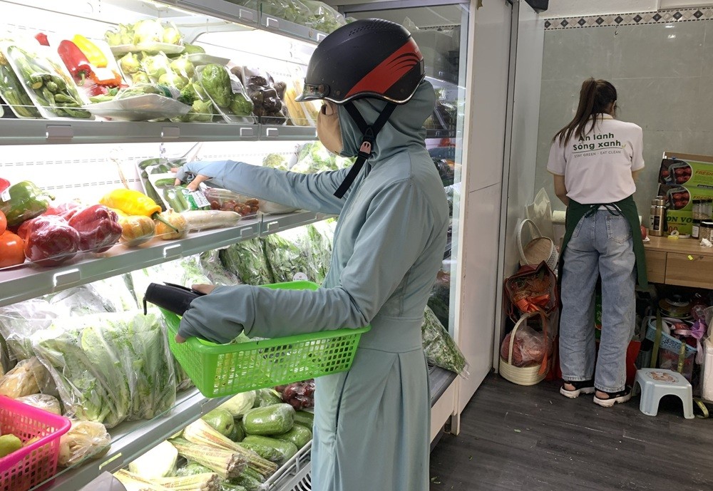 Người tiêu dùng ưu tiên lựa chọn sản phẩm rau, quả được trồng hữu cơ vì đảm bảo chất lượng và sức khỏe Người tiêu dùng ưu tiên lựa chọn sản phẩm rau, quả được trồng hữu cơ vì đảm bảo chất lượng và sức khỏe