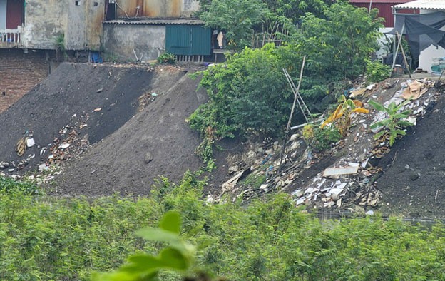 Nguyên liệu sản xuất chính tại các cơ sở này là giấy vụn, giấy lề, giấy phế liệu...