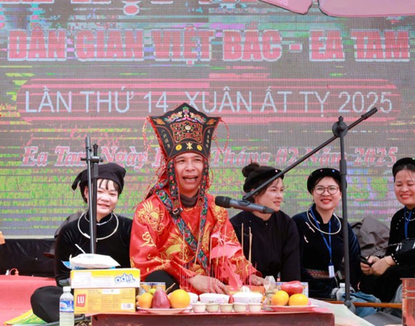 Tái hiện các nghi lễ truyền thống của đồng bào dân tộc phía Bắc. Tái hiện các nghi lễ truyền thống của đồng bào dân tộc phía Bắc.