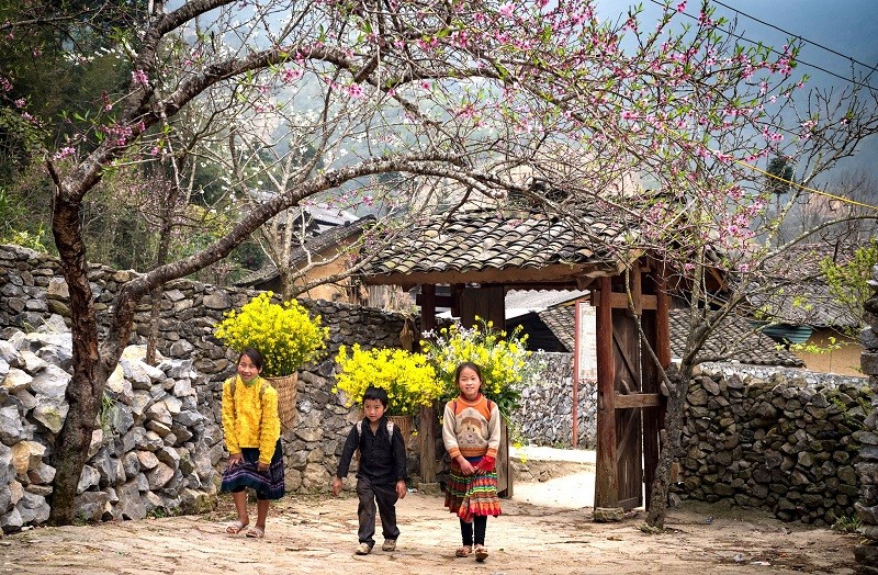 Khi xuân chạm đất trời Khi xuân chạm đất trời