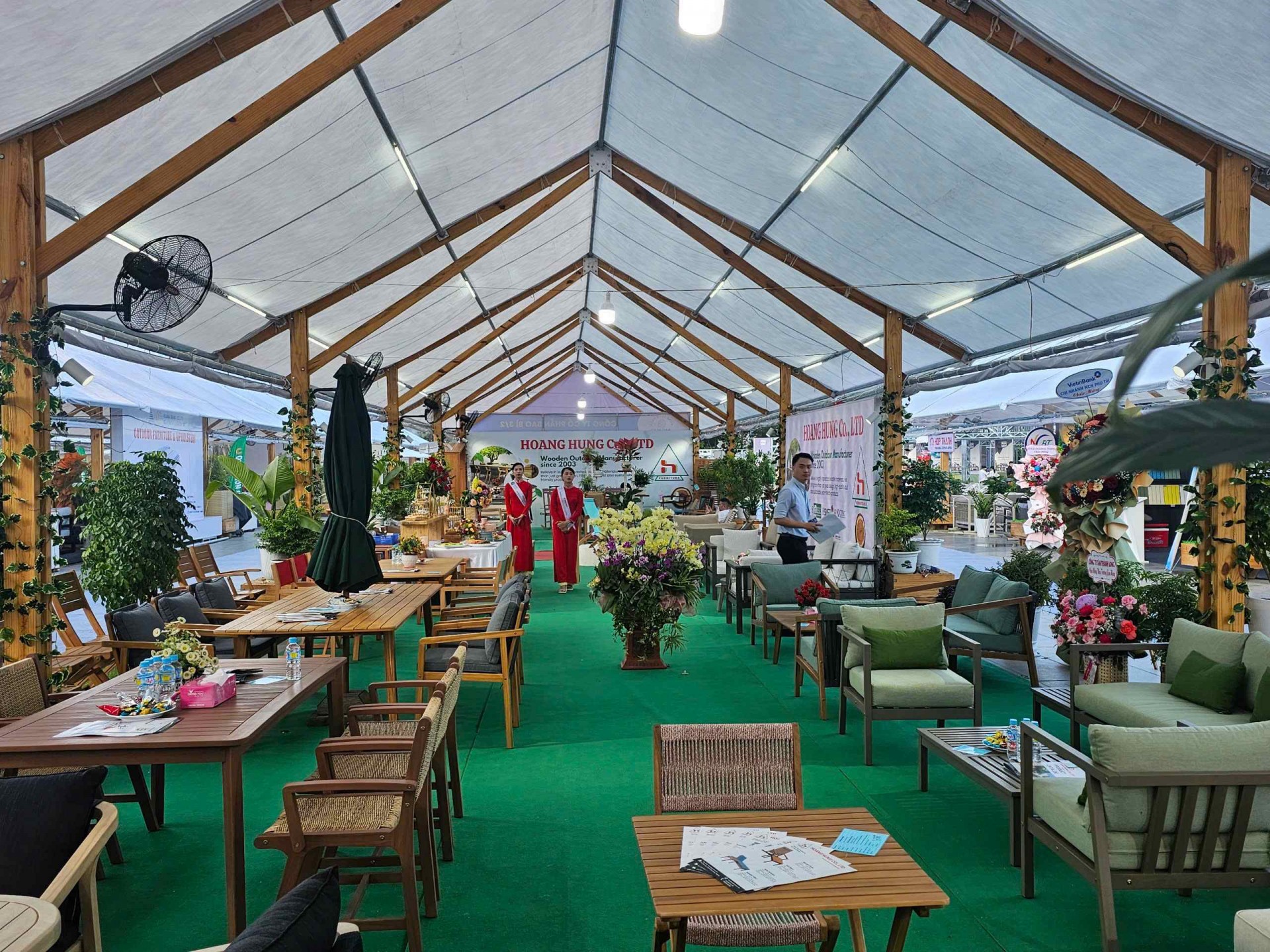 Hơn 1.200 gian hàng tham gia Hội chợ quốc tế hàng phong cách ngoài trời