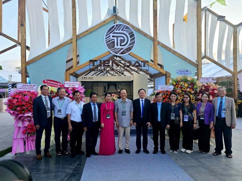 hon 1200 gian hang tham gia hoi cho quoc te hang phong cach ngoai troi