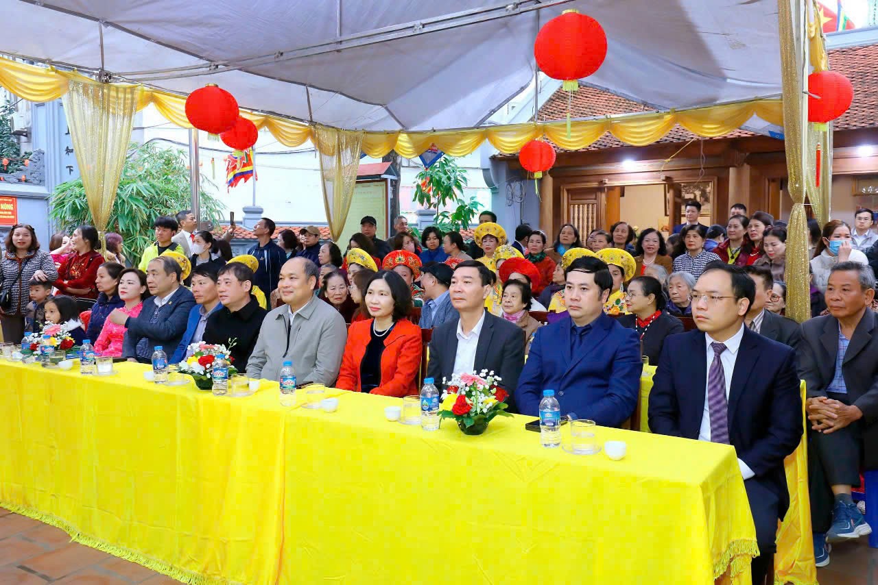 Lễ hội Đình Hậu: Sắc màu truyền thống và tinh hoa Cốm Làng Vòng Lễ hội Đình Hậu: Sắc màu truyền thống và tinh hoa Cốm Làng Vòng