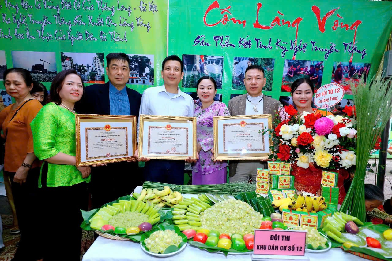 Lễ hội Đình Hậu: Sắc màu truyền thống và tinh hoa Cốm Làng Vòng Lễ hội Đình Hậu: Sắc màu truyền thống và tinh hoa Cốm Làng Vòng