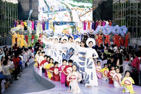 le hoi ao dai tp hcm 2025 ton vinh ve dep truyen thong va hien dai