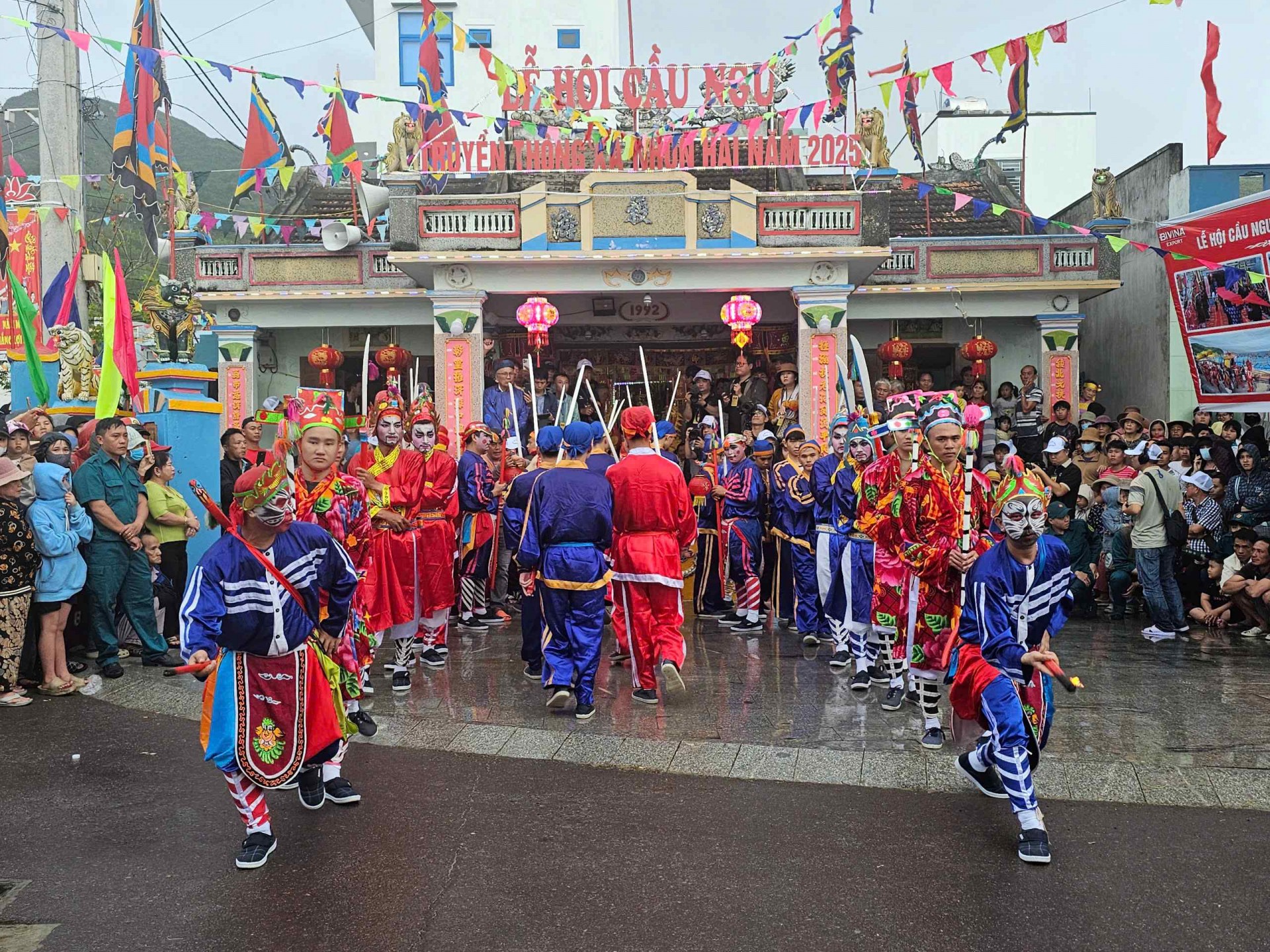 Bình Định: Lễ hội Cầu ngư vạn chài ở Nhơn Hải mang đậm bản sắc văn hóa đặc trưng của ngư dân miền biển Bình Định: Lễ hội Cầu ngư vạn chài ở Nhơn Hải mang đậm bản sắc văn hóa đặc trưng của ngư dân miền biển