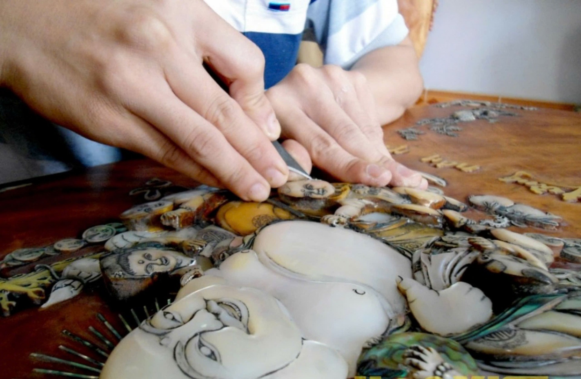 Bàn tay vàng trong nghệ thuật khảm xà cừ - Từ tinh xảo đến tinh hoa