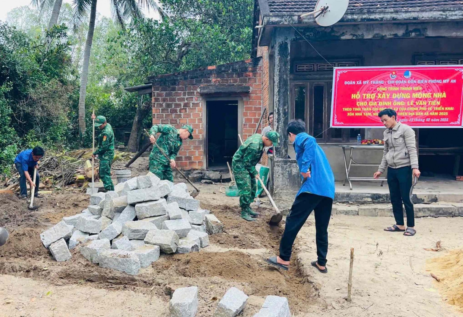 Thanh niên Bình Định chung sức xóa nhà tạm, nhà dột nát Thanh niên Bình Định chung sức xóa nhà tạm, nhà dột nát