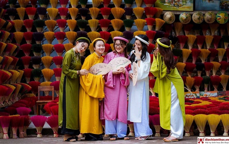 Làng Hương Thủy Xuân – Vẻ đẹp truyền thống giữa lòng Huế Làng Hương Thủy Xuân – Vẻ đẹp truyền thống giữa lòng Huế