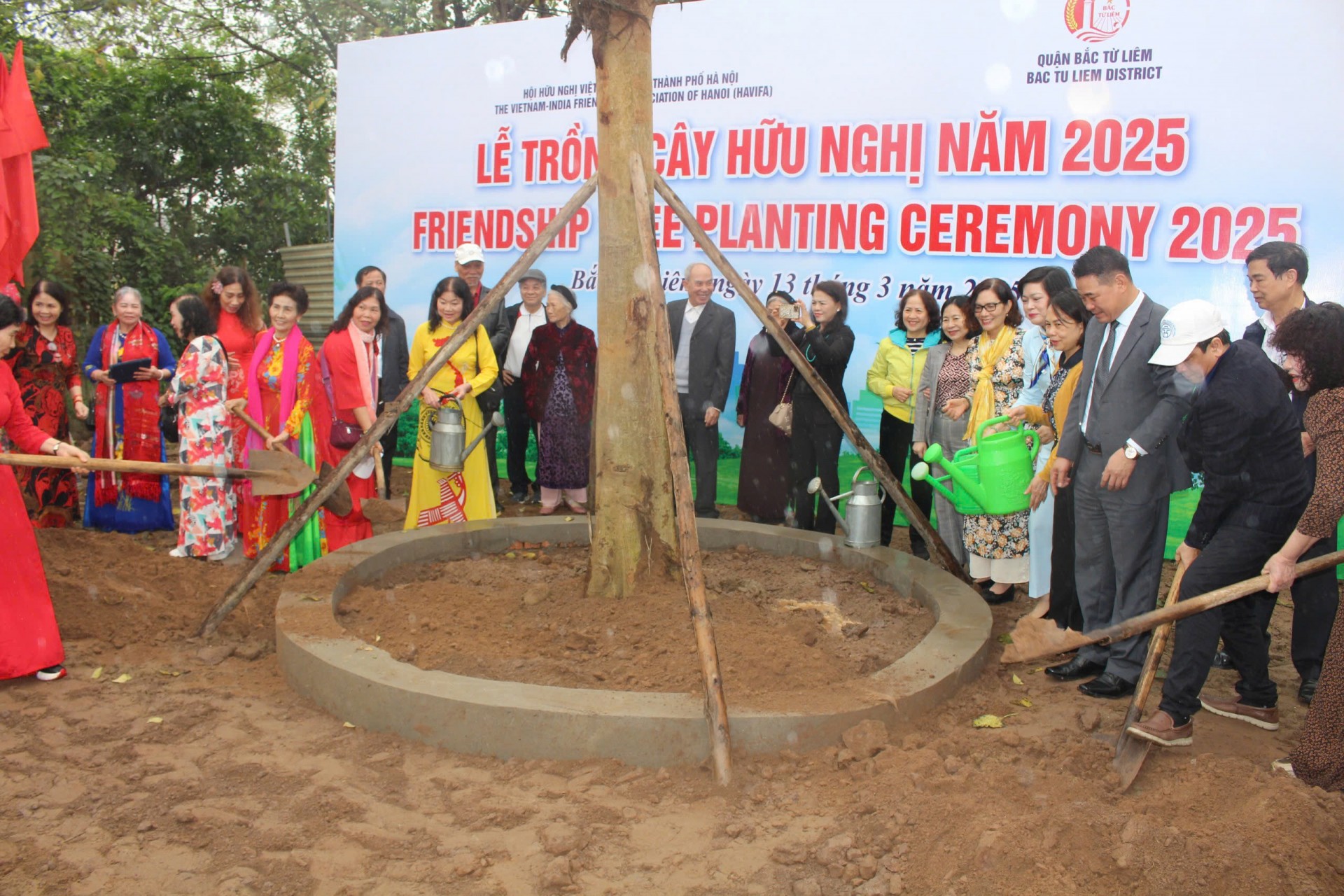 Hội hữu nghị Việt Nam - Ấn Độ TP.Hà Nội tổ chức Lễ trồng cây hữu nghị tại Bắc Từ liêm. Hội hữu nghị Việt Nam - Ấn Độ TP.Hà Nội tổ chức Lễ trồng cây hữu nghị tại Bắc Từ liêm.
