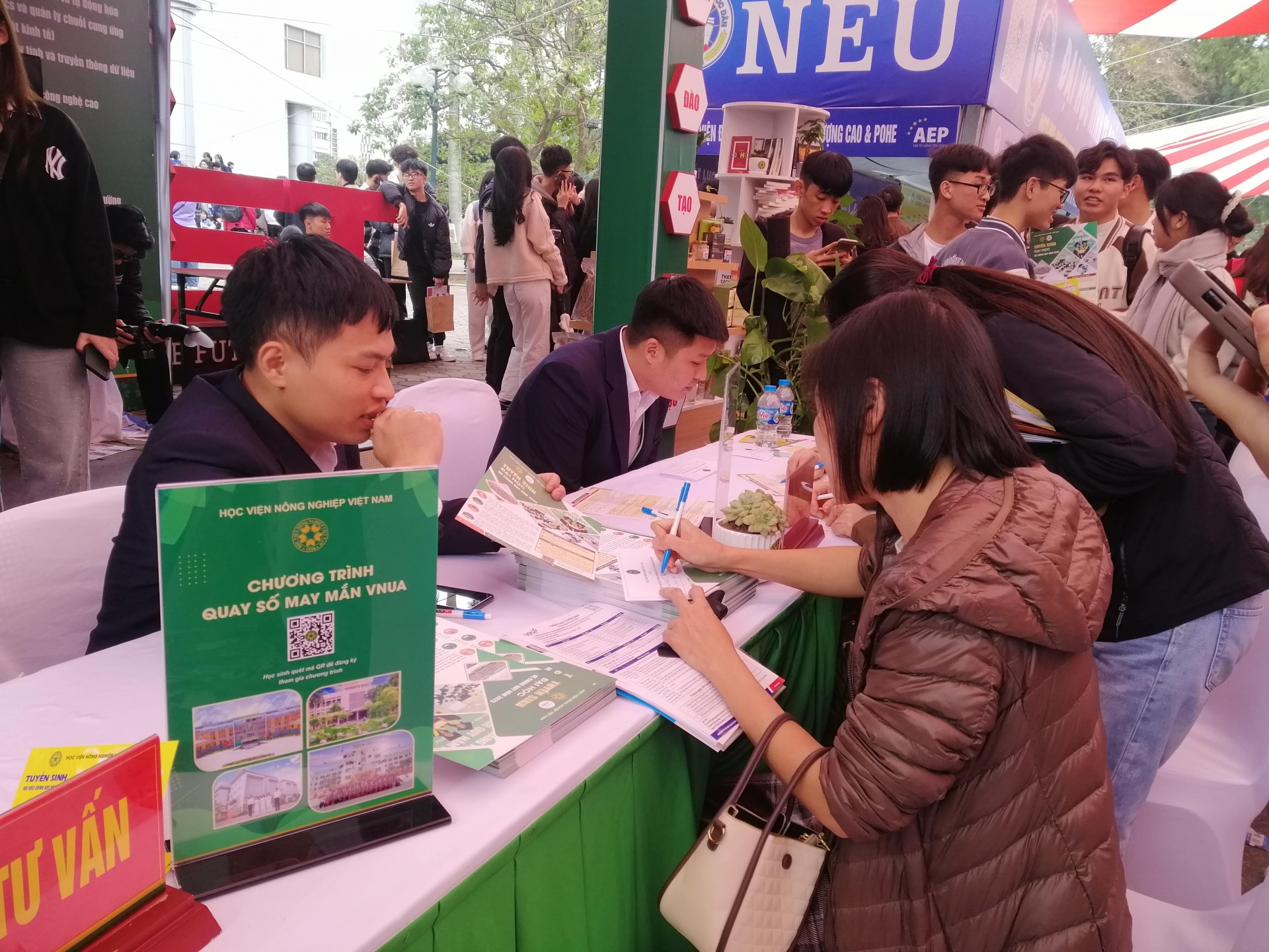 Hướng nghiệp sớm - Xu hướng tất yếu của thế hệ trẻ trong kỷ nguyên vươn mình Hướng nghiệp sớm - Xu hướng tất yếu của thế hệ trẻ trong kỷ nguyên vươn mình