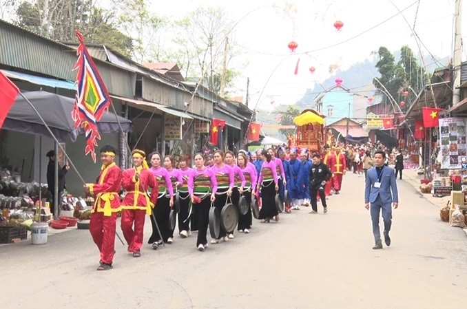 Lễ hội Khai hạ suối cá thần Cẩm Lương (Cẩm Thủy). Lễ hội Khai hạ suối cá thần Cẩm Lương (Cẩm Thủy).