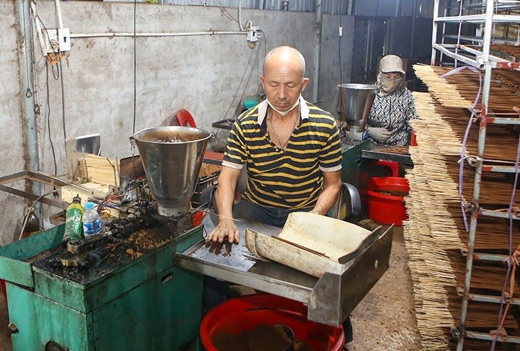 Các làng nghề truyền thống nhộn nhịp thu gom nguyên liệu sản xuất Các làng nghề truyền thống nhộn nhịp thu gom nguyên liệu sản xuất
