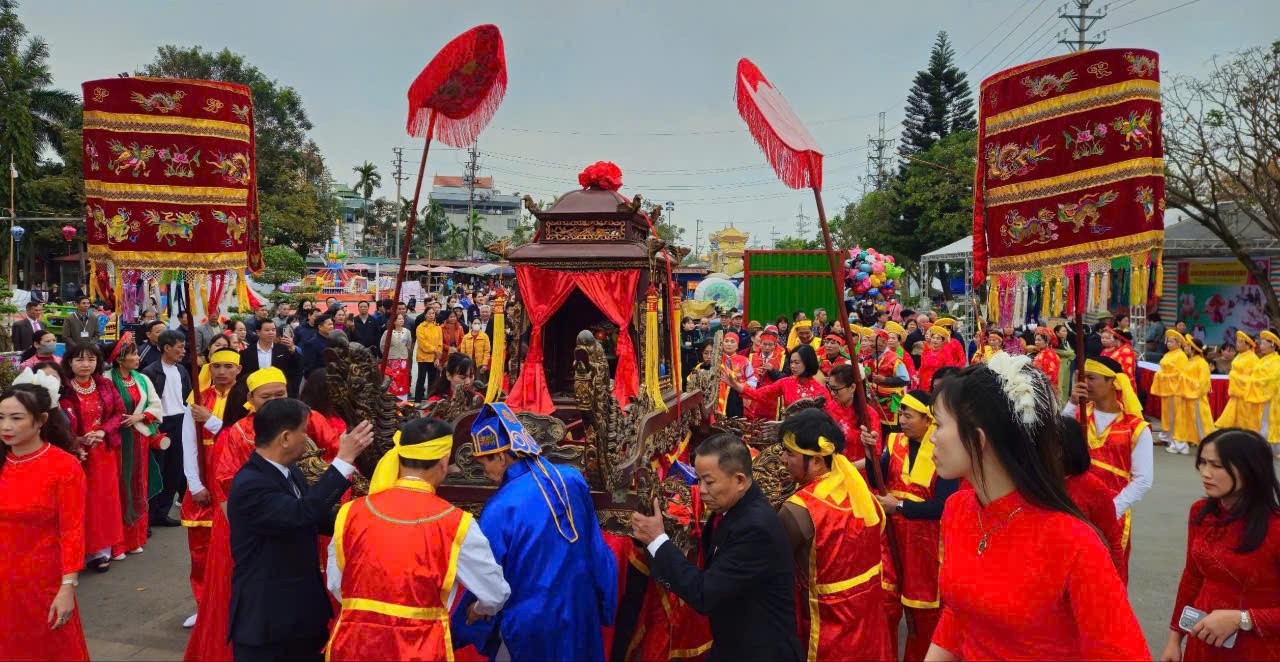 (Huyện Gia Lâm) Nô nức khai mạc lễ hội đền - chùa Bà Tấm năm 2025 (Huyện Gia Lâm) Nô nức khai mạc lễ hội đền - chùa Bà Tấm năm 2025