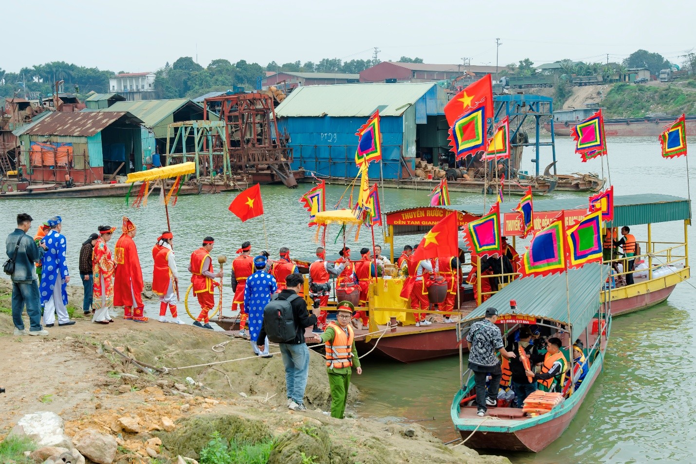 Linh thiêng nghi lễ rước nước Bạch Hạc