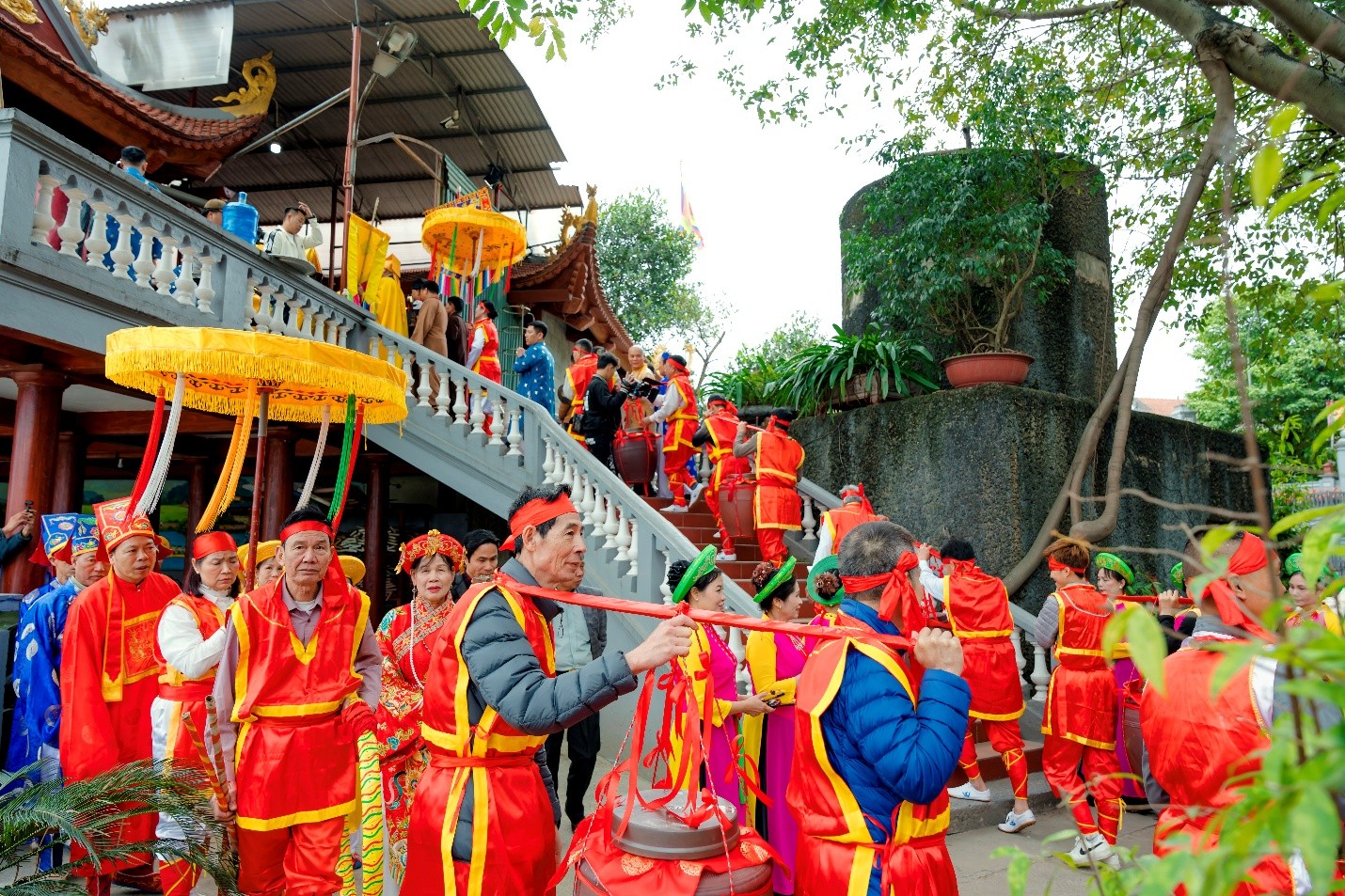 Linh thiêng nghi lễ rước nước Bạch Hạc