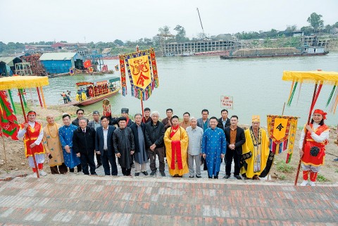 Linh thiêng nghi lễ rước nước Bạch Hạc