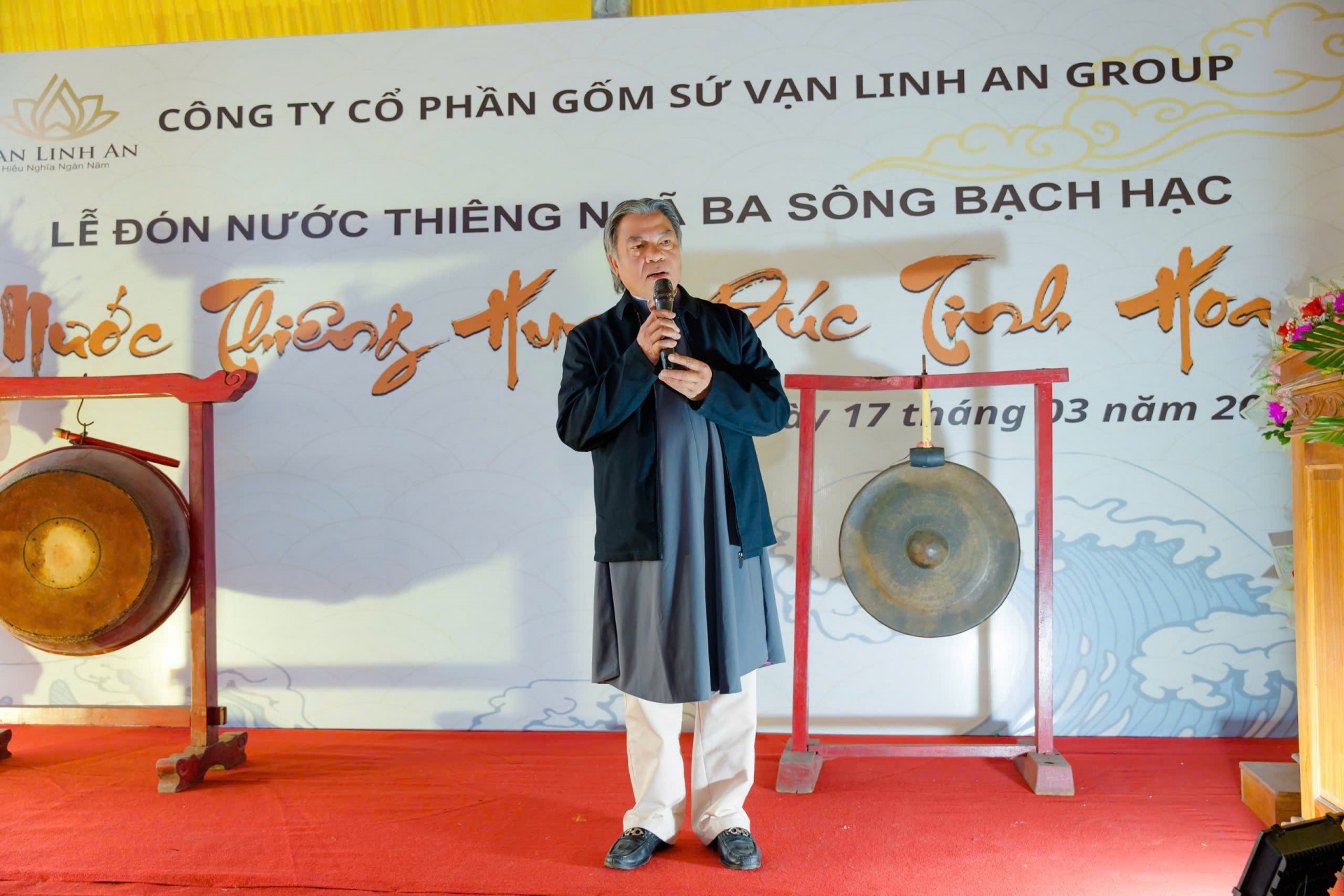 Linh thiêng nghi lễ rước nước Bạch Hạc