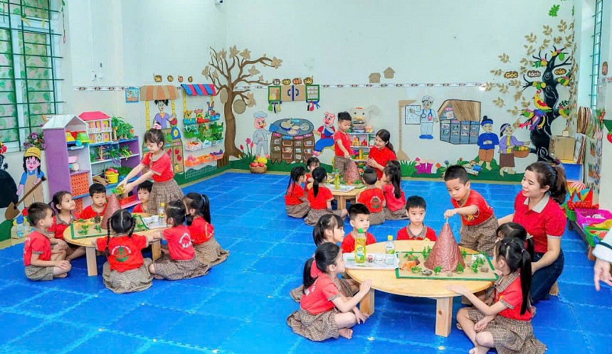 Hoạt động thí nghiệm: “Núi lửa phun trào” thật sinh động Hoạt động thí nghiệm: “Núi lửa phun trào” thật sinh động