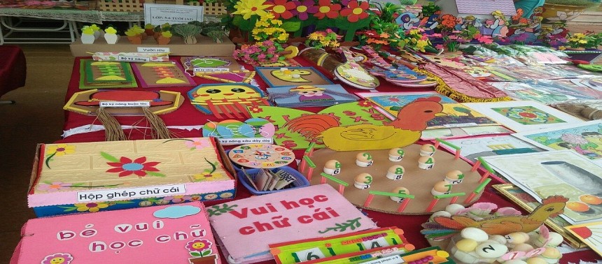 Hình ảnh Hội thi làm đồ dùng, đồ chơi sáng tạo bằng các nguyên vật liệu Hình ảnh Hội thi làm đồ dùng, đồ chơi sáng tạo bằng các nguyên vật liệu