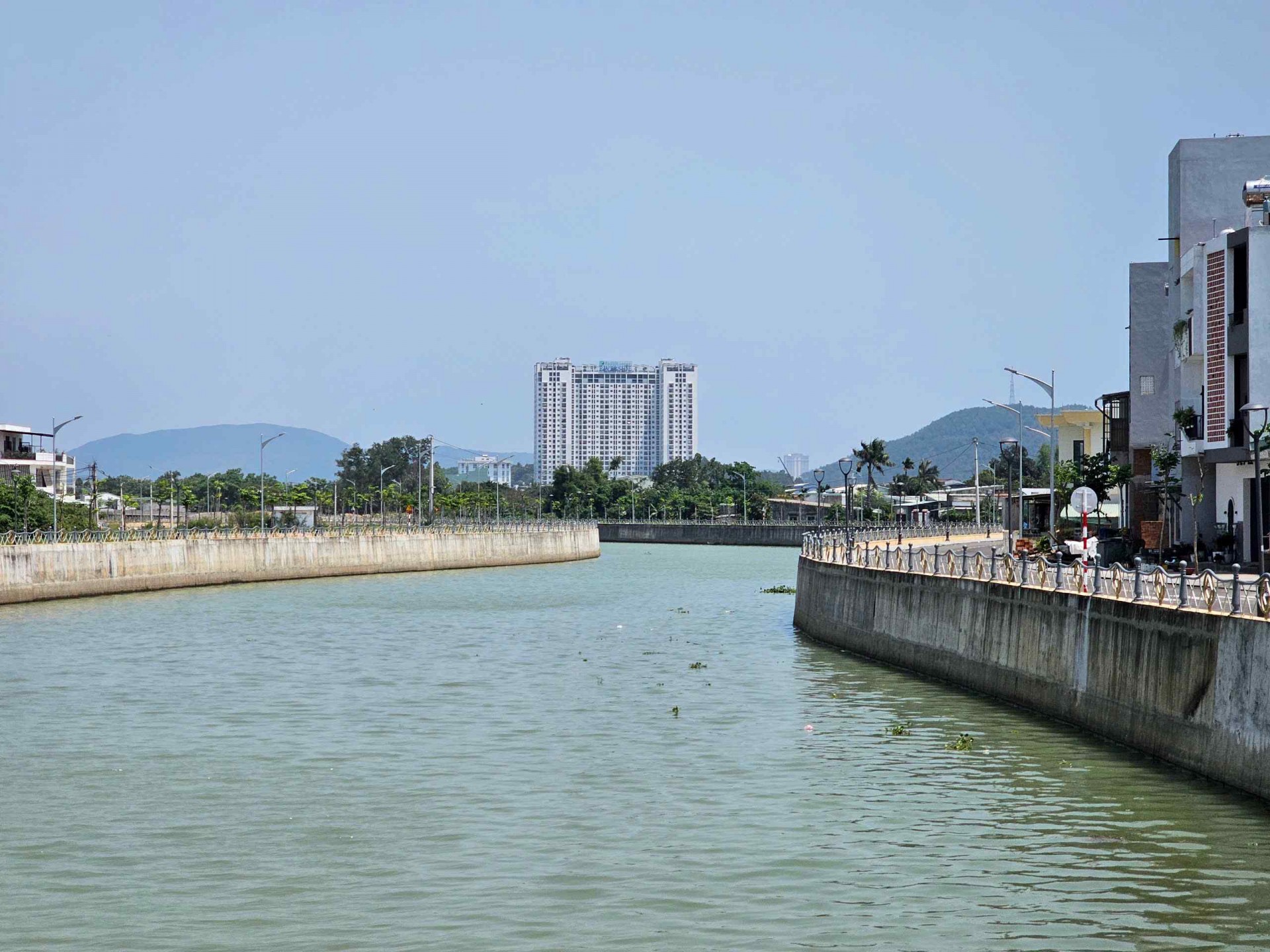 Bình Định có một đô thị ven sông Dinh lung linh in bóng nước