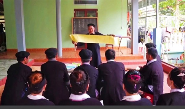 Lớp học chữ Nôm- Dao do nghệ nhân Đặng Hồng Khánh truyền dạy