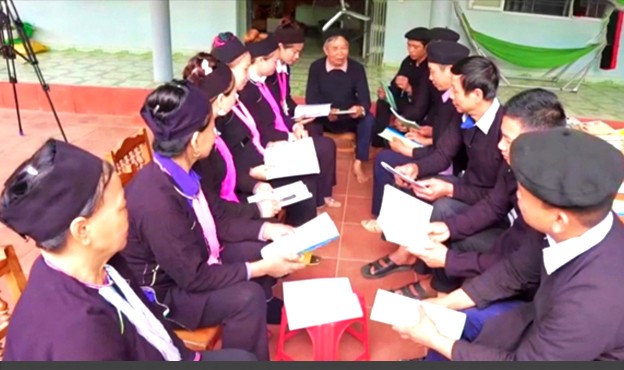 Một buổi học chữ nôm Dao miễn phí do ông Đặng Hồng Khánh truyền dạy