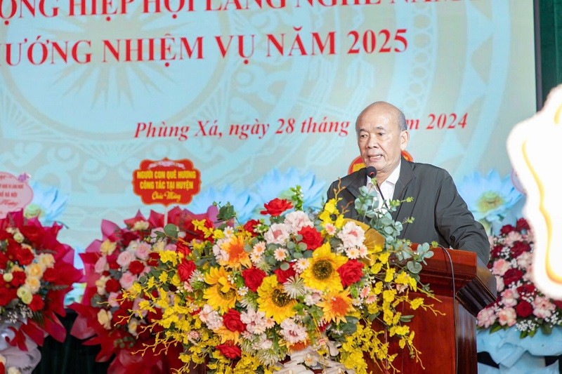 ông Trịnh Quốc Đạt - Uỷ viên Uỷ ban Mặt trận Tổ quốc Việt Nam, Chủ tịch Hiệp hội Làng nghề Việt Nam phát biểu tại buổi lễ.