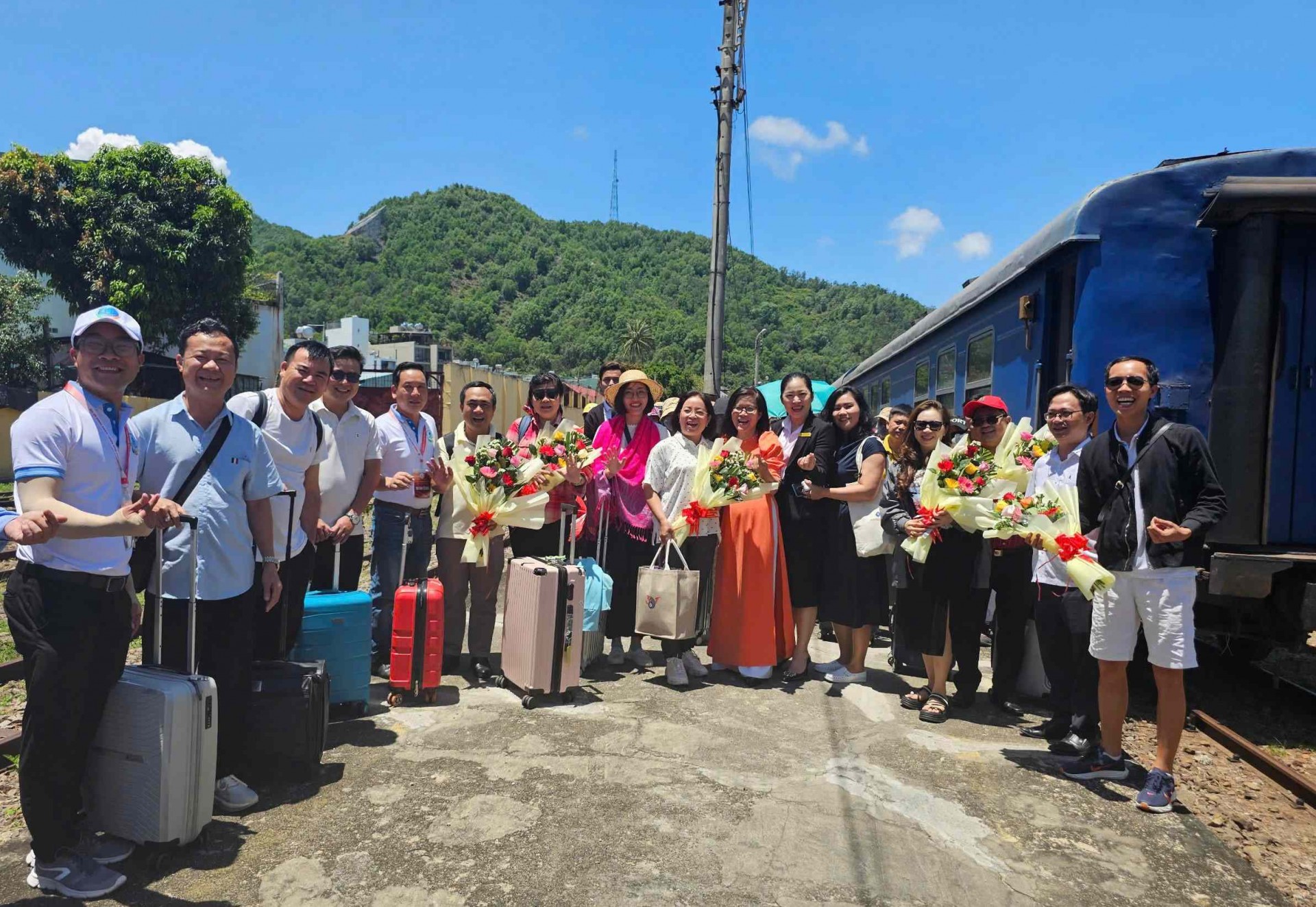 Bình Định chào đón gần 800 du khách trên chuyến tàu miễn phí Bình Định chào đón gần 800 du khách trên chuyến tàu miễn phí