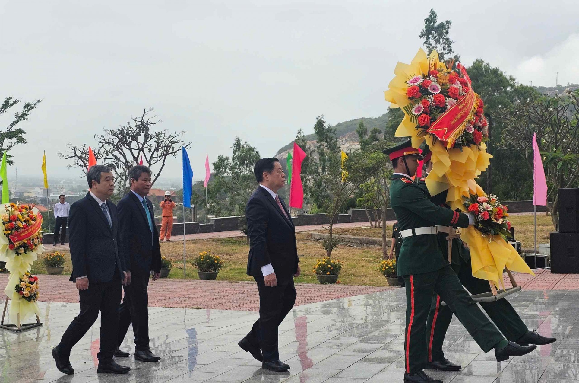 Bình Định đón nhận Huân chương độc lập hạng Ba Bình Định đón nhận Huân chương độc lập hạng Ba