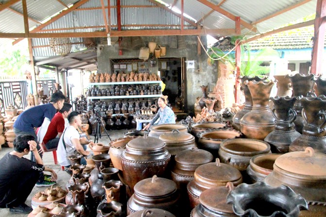 Về Ninh Thuận ghé thăm làng gốm cổ nhất Đông Nam Á