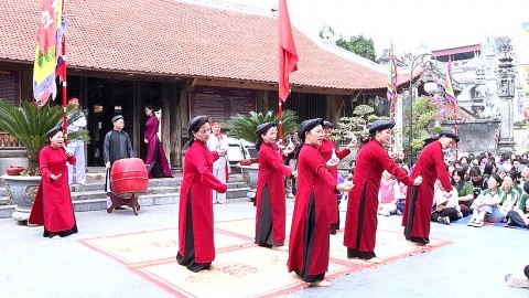 Giỗ Tổ Hùng Vương năm 2025: Để câu Xoan vang vọng dưới chân núi Hùng