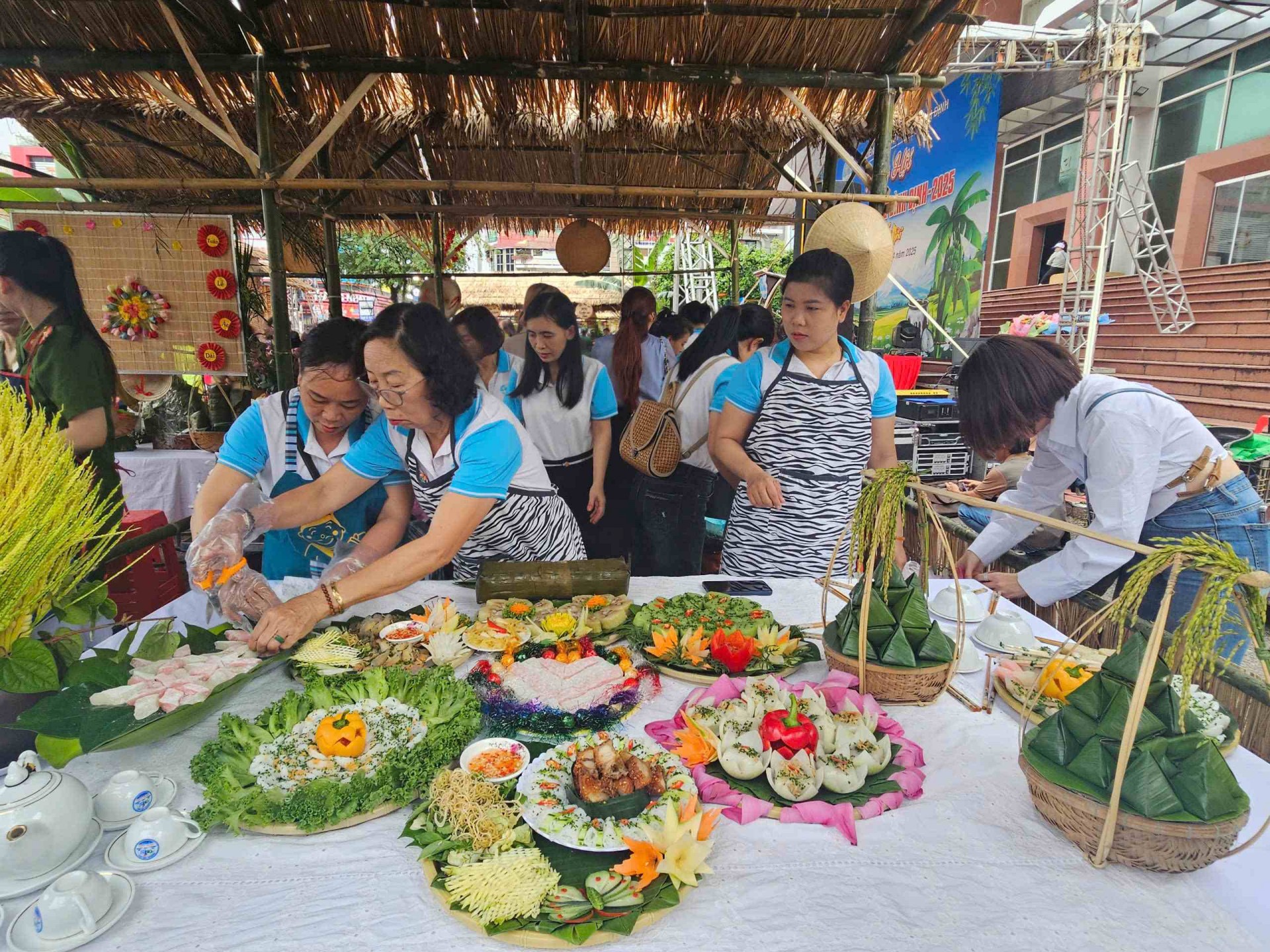 Lung linh sắc màu bánh truyền thống “Xứ Nẫu” Lung linh sắc màu bánh truyền thống “Xứ Nẫu”