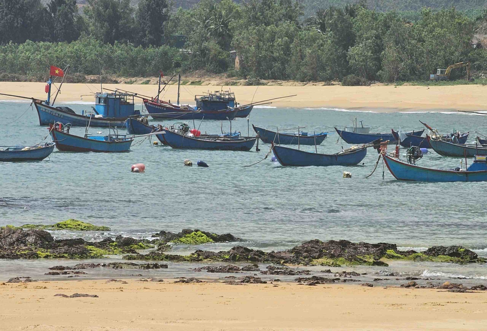 Bình Định: Gành đá Lộ Diêu mang vẻ đẹp kỳ vĩ với khối đá hình thù lạ mắt